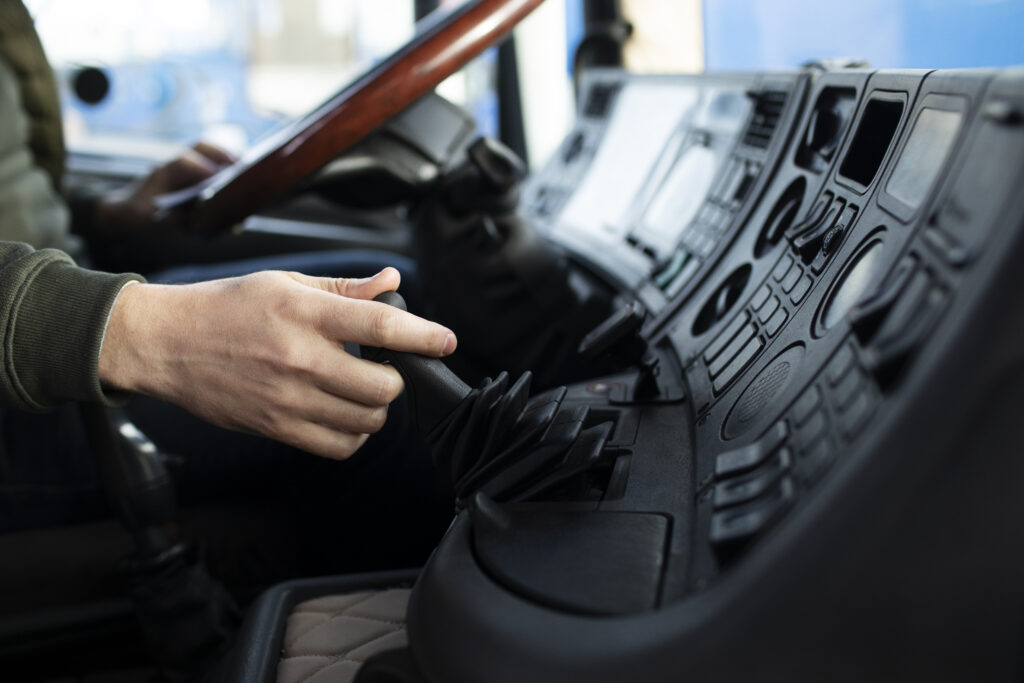 Rastreador para Caminhão Munck: Controle Total das Operações de Carga